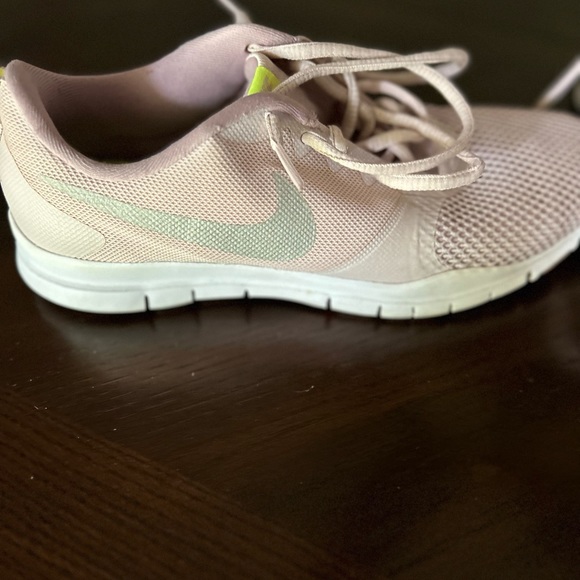 Pretty light pink Nike tennis shoes. - Picture 2 of 6